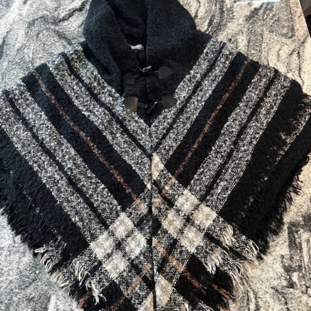 Accessory St. Blanket-style‎ plaid hooded poncho with toggle closure OSFM